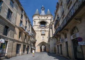 bordeaux sightseeing tour walk visit grosse cloche