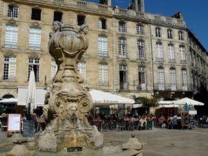 bordeaux sightseeing tour place du parlement fountain